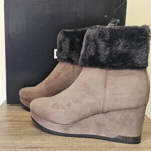 DKNY Women's Powell Wedge Booties Size 9.5 Mushroom  NWT